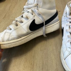 Nike Blazers Size 9.5